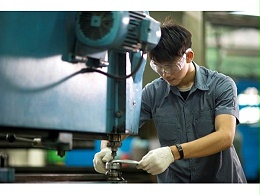 四川五金沖壓件加工廠，潤滑油使用規(guī)范